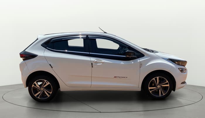2022 Tata ALTROZ XZ DIESEL, Diesel, Manual, 56,779 km, Right Side View