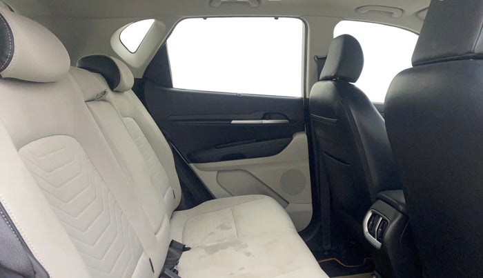 2022 KIA SONET HTX 1.5 AT, Diesel, Automatic, 29,856 km, Right Side Rear Door Cabin