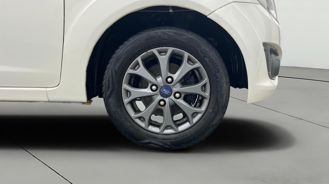 2015 Ford Figo TITANIUM 1.2 PETROL, Petrol, Manual, 67,115 km, Right Front Wheel