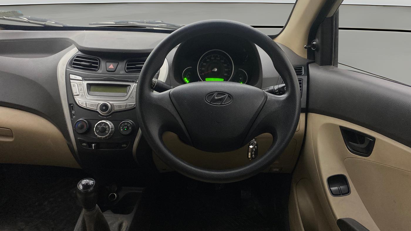 2014 Hyundai Eon MAGNA +, Petrol, Manual, 39,876 km, Steering Wheel Close Up