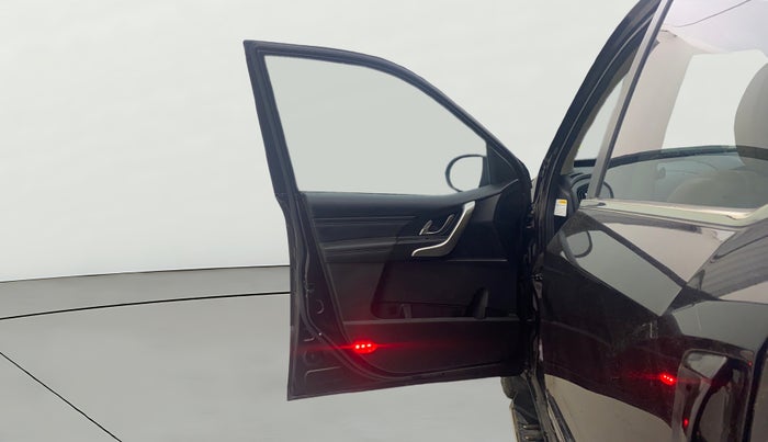 2018 Mahindra XUV500 W11 (O) AT, Diesel, Automatic, 24,675 km, LHS Front Door