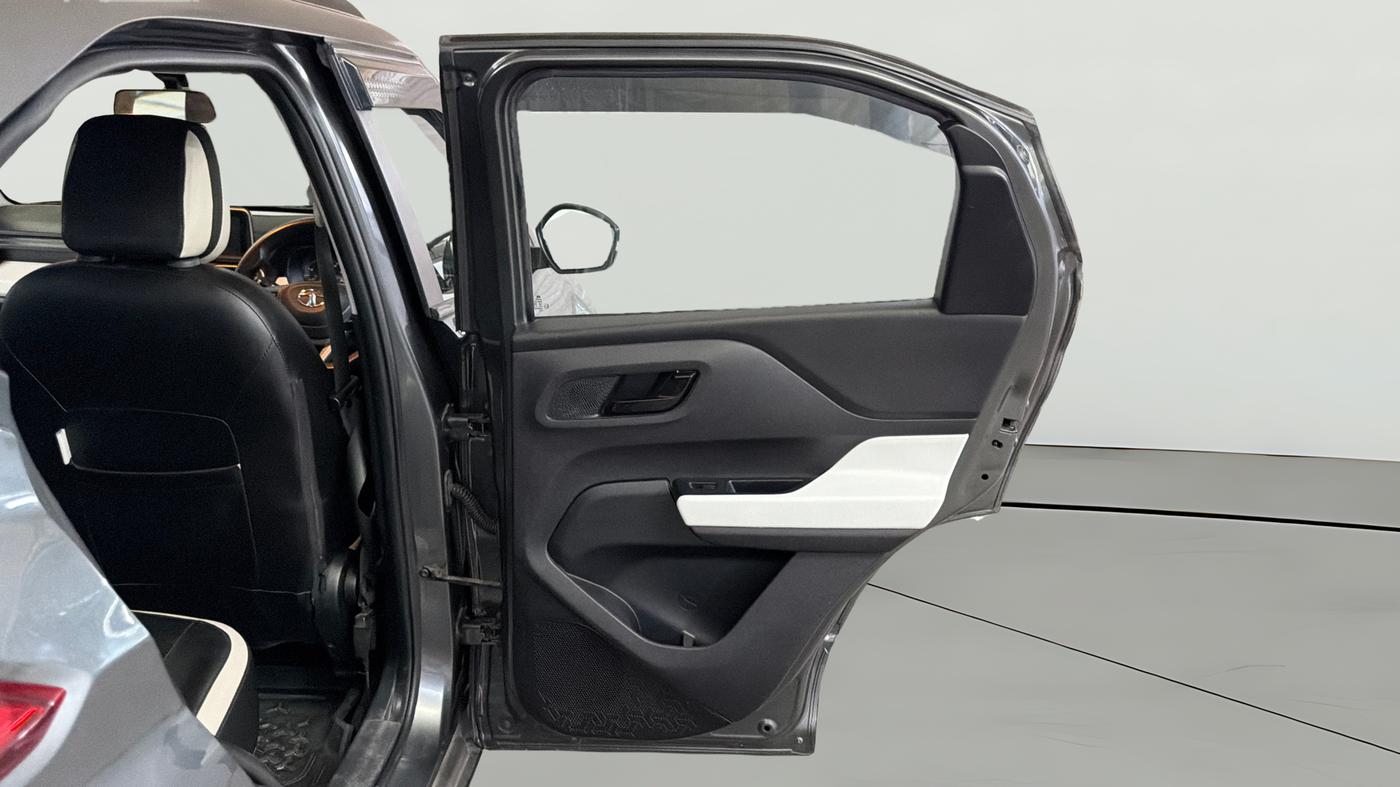 2022 Tata PUNCH ACCOMPLISHED AMT, Petrol, Automatic, 61,170 km, RHS Rear Door