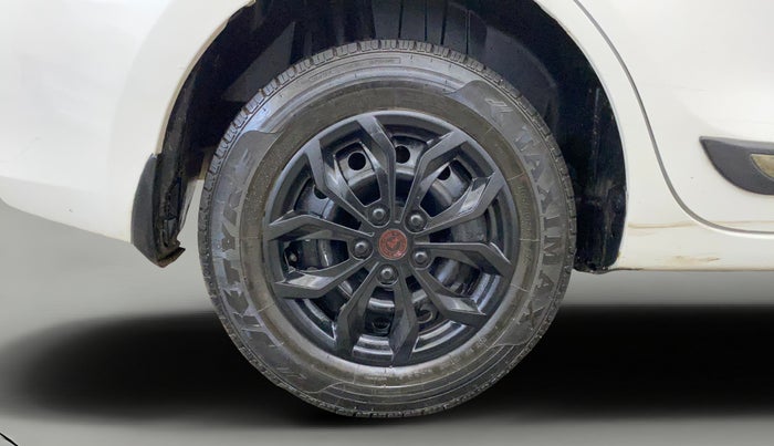 2017 Maruti Dzire LXI, CNG, Manual, 78,941 km, Right Rear Wheel