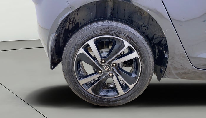 2022 Tata ALTROZ XZA PLUS DARK EDTION, Petrol, Automatic, 76,384 km, Right Rear Wheel