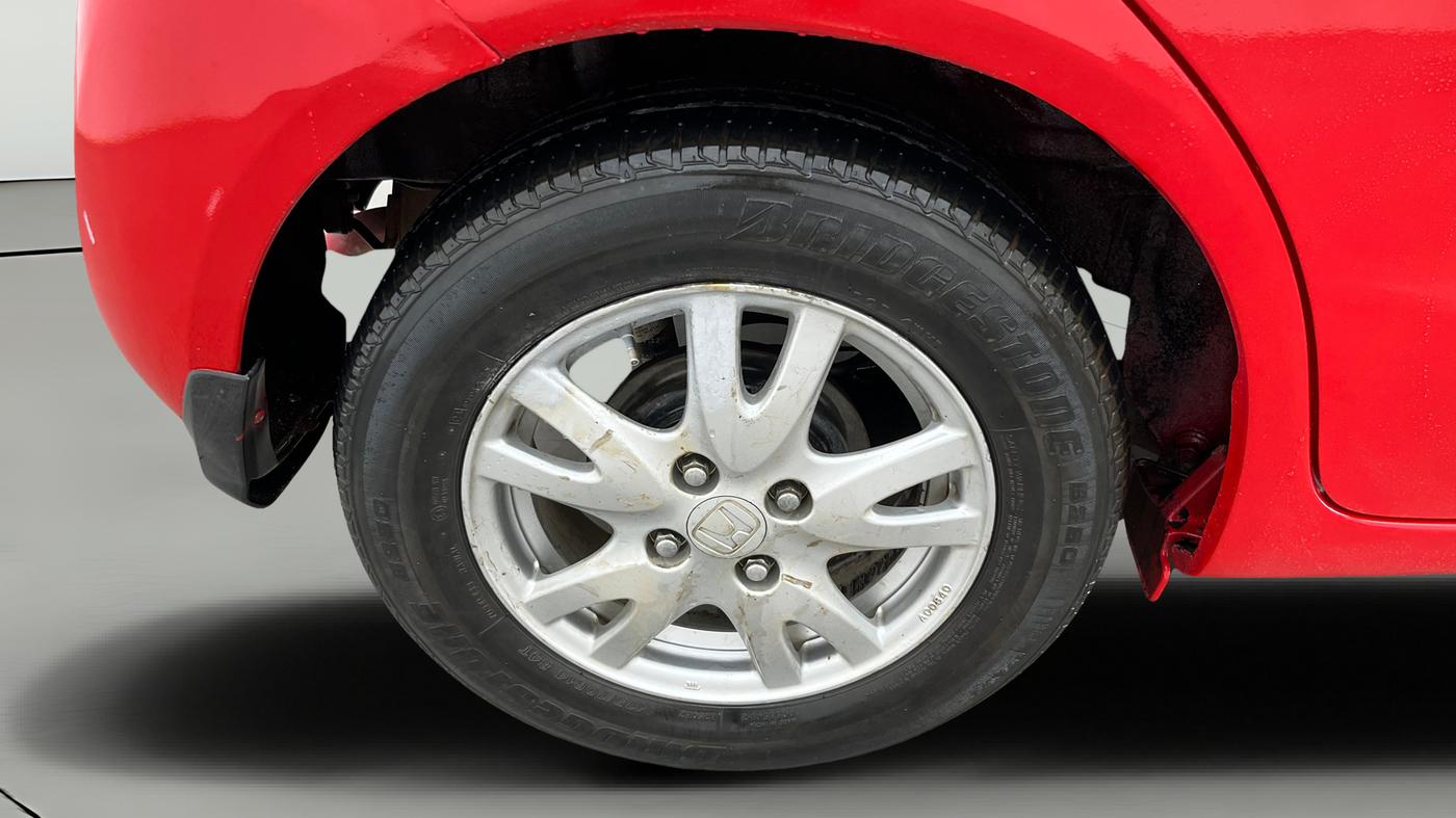 2015 Honda Brio VX AT, Petrol, Automatic, 62,075 km, Right Rear Wheel