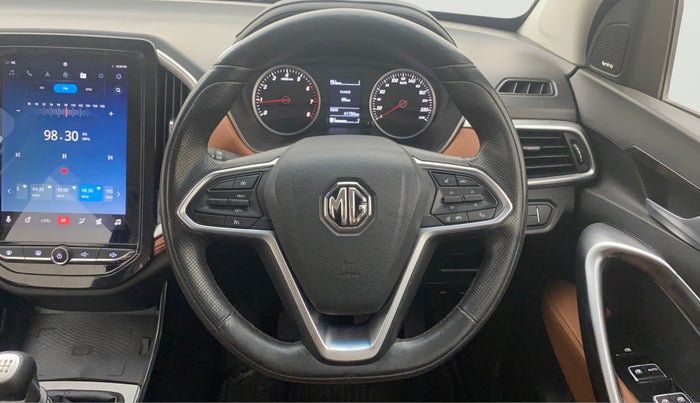 2021 MG HECTOR PLUS SELECT 2.0 DIESEL TURBO MT 7-STR, Diesel, Manual, 41,746 km, Steering Wheel Close Up