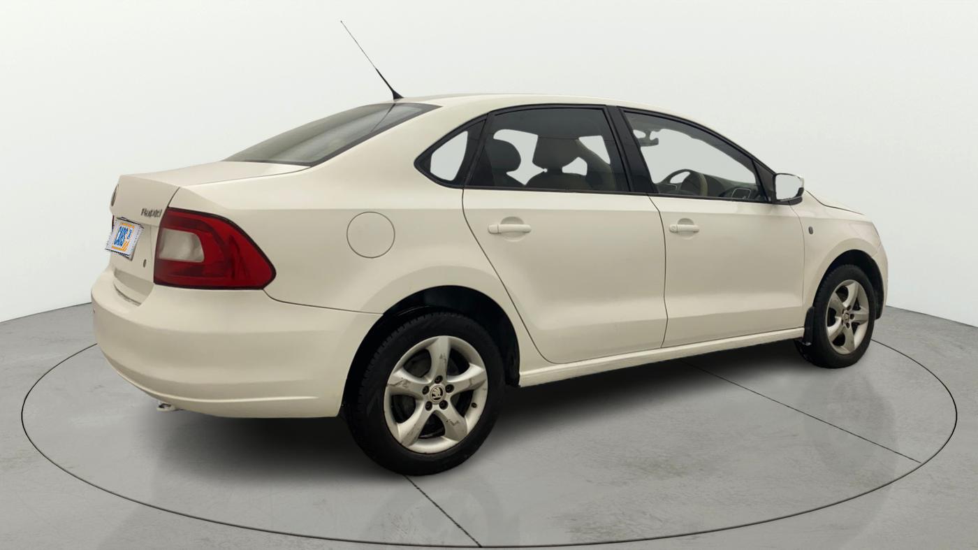 2013 Skoda Rapid AMBITION 1.6 MPI AT, Petrol, Automatic, 83,993 km, Right Back Diagonal