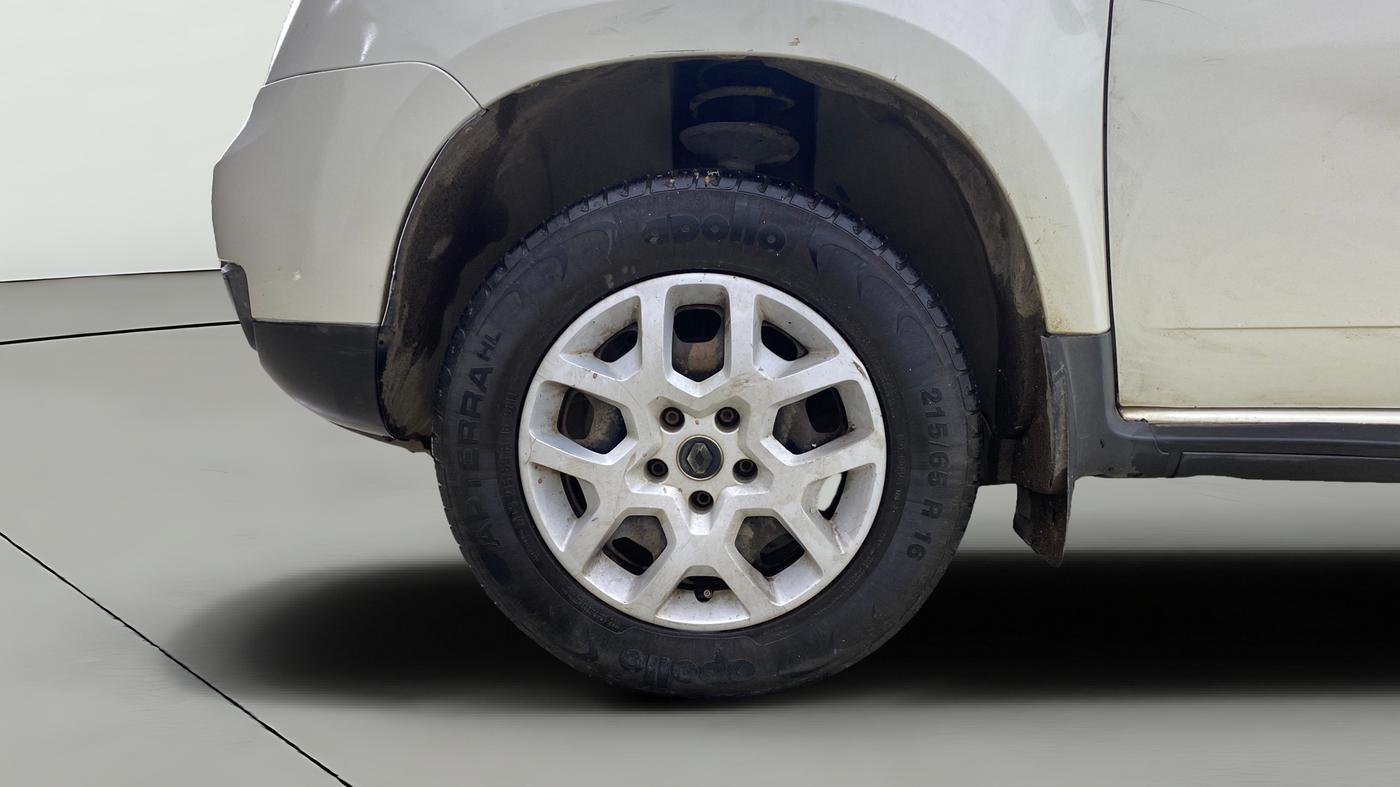 2016 Renault Duster RXE PETROL, Petrol, Manual, 25,165 km, Left Front Wheel