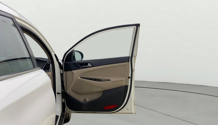 2018 Hyundai Tucson 2WD AT GL DIESEL
, Diesel, Automatic, 1,44,084 km, RHS Front Door