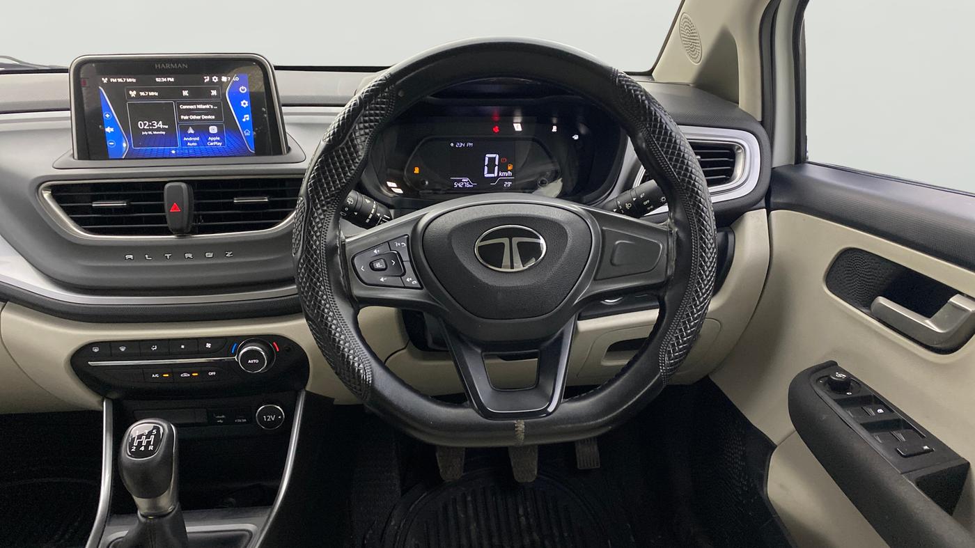 2024 Tata ALTROZ XZ CNG, CNG, Manual, 54,270 km, Steering Wheel Close Up