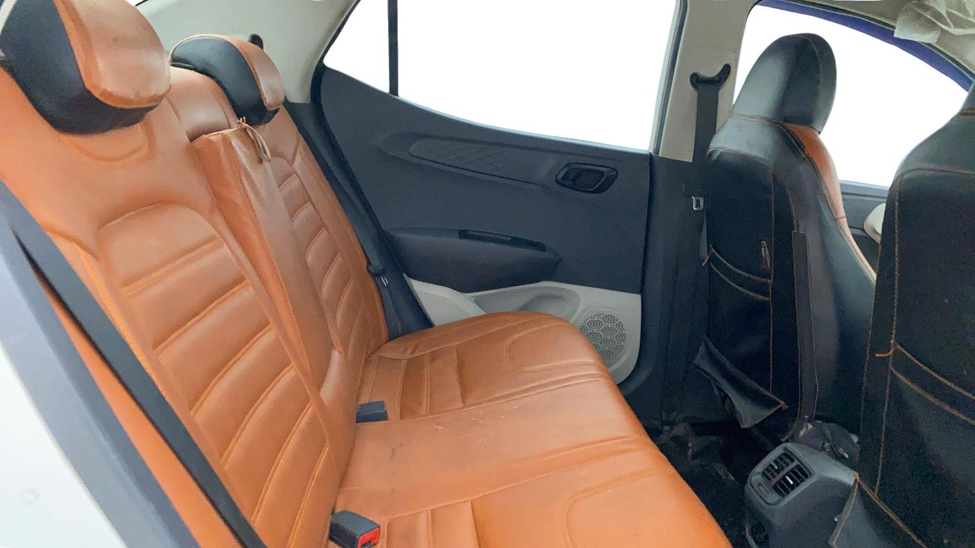 2022 Hyundai AURA S 1.2 CNG, CNG, Manual, 1,36,686 km, Right Side Rear Door Cabin