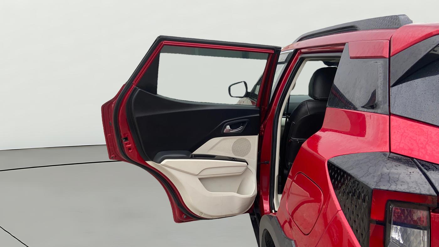 2024 Mahindra XUV 3XO AX5L 1.2 TGDi AT, Petrol, Automatic, 25,503 km, LHS Rear Door