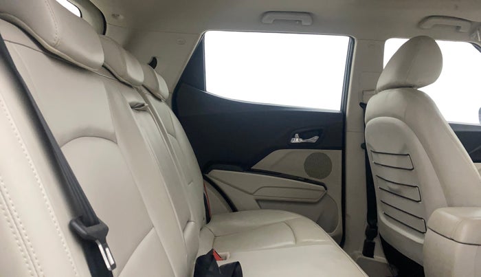 2021 Mahindra XUV300 W8 (O) 1.5 DIESEL, Diesel, Manual, 32,332 km, Right Side Rear Door Cabin