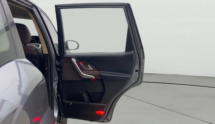 2015 Mahindra XUV500 W6, Diesel, Manual, 1,08,852 km, RHS Rear Door