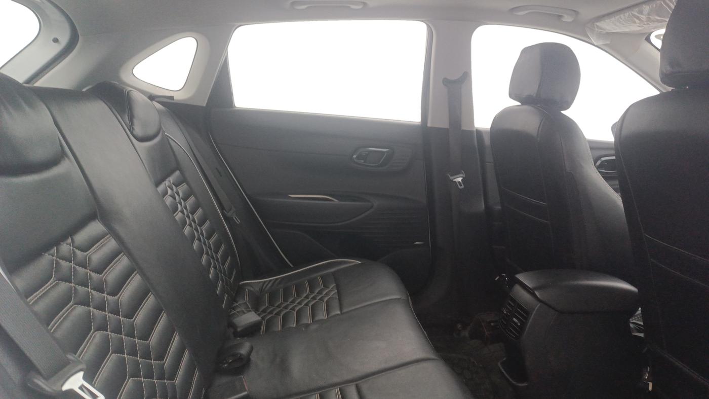 2022 Hyundai NEW I20 ASTA 1.2 MT, Petrol, Manual, 43,102 km, Right Side Rear Door Cabin