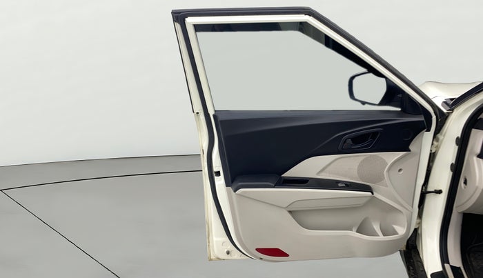 2020 Mahindra XUV300 W6 1.2 PETROL, Petrol, Manual, 53,618 km, LHS Front Door