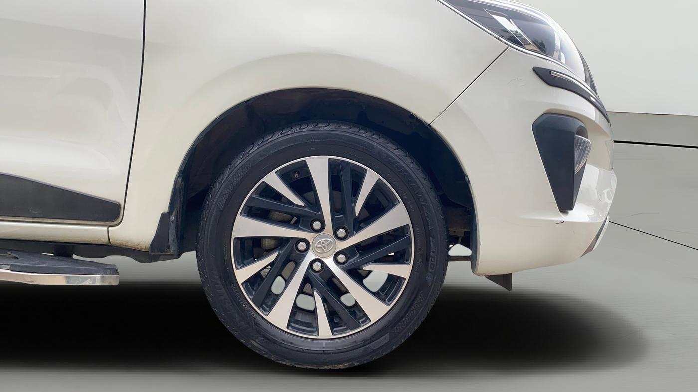 2022 Toyota Innova Crysta 2.7 ZX AT 7 STR, Petrol, Automatic, 35,119 km, Right Front Wheel