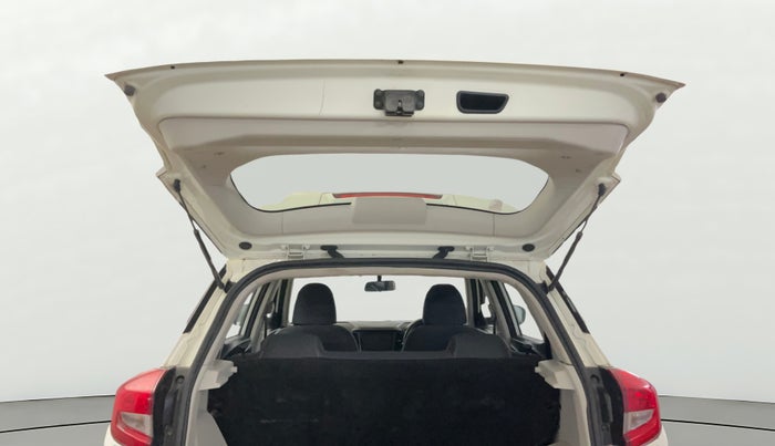 2023 Mahindra XUV300 W6 1.2 PETROL AMT, Petrol, Automatic, 39,599 km, Boot Door Open