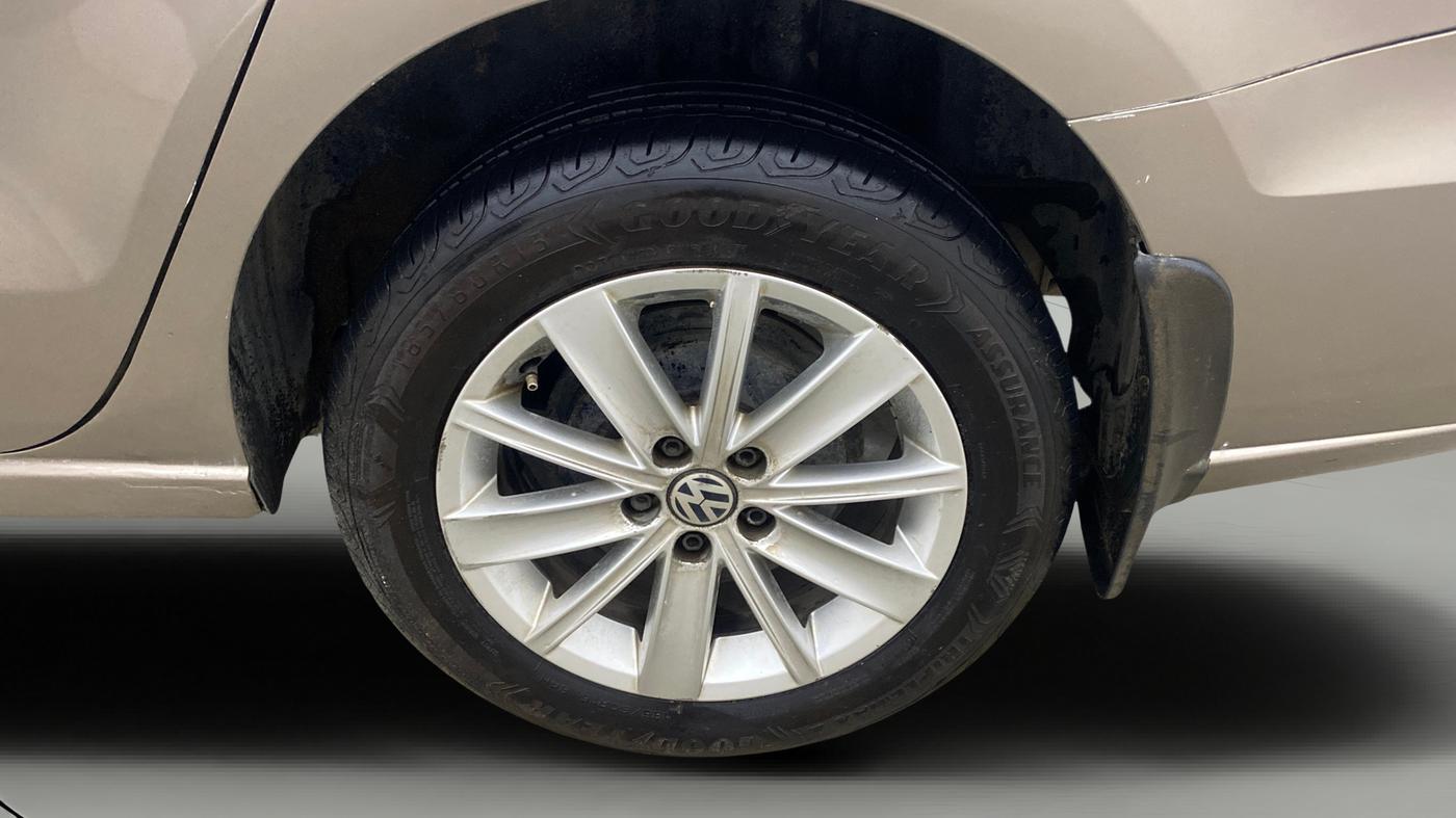 2016 Volkswagen Vento HIGHLINE PETROL AT, Petrol, Automatic, 49,229 km, Left Rear Wheel