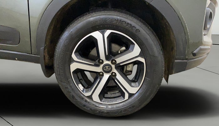 2023 Tata NEXON XZA PLUS DIESEL, Diesel, Automatic, 31,990 km, Right Front Wheel