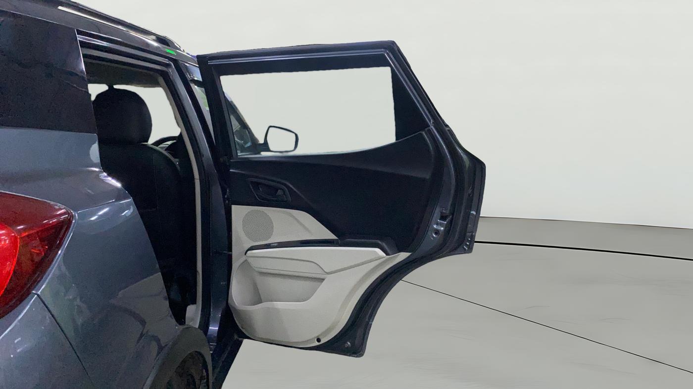 2023 Mahindra XUV300 W6 1.2 PETROL, Petrol, Manual, 41,020 km, RHS Rear Door