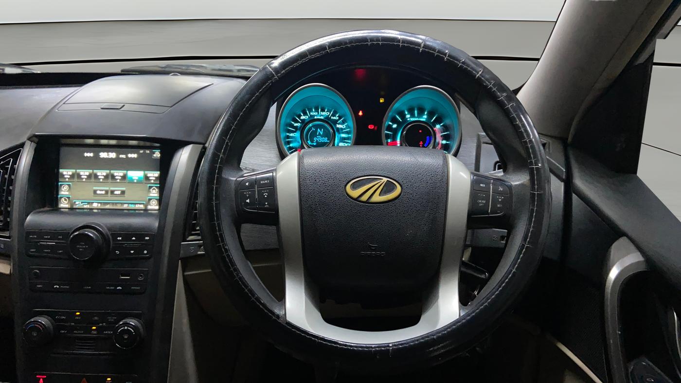 2017 Mahindra XUV500 W6, Diesel, Manual, 94,939 km, Steering Wheel Close Up