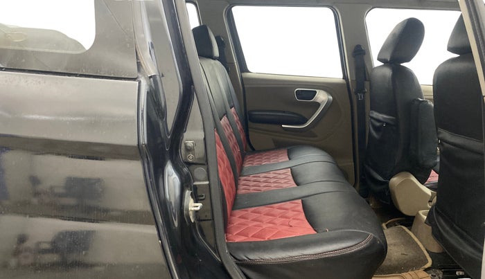 2017 Mahindra TUV300 T8, Diesel, Manual, 1,13,073 km, Right Side Rear Door Cabin