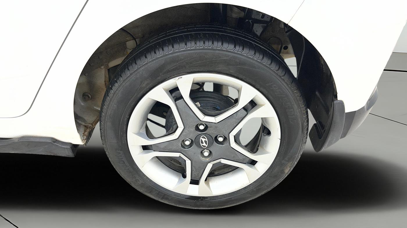 2025 Hyundai NEW I20 Sportz (O) 1.2 IVT, Petrol, Automatic, 11,272 km, Left Rear Wheel