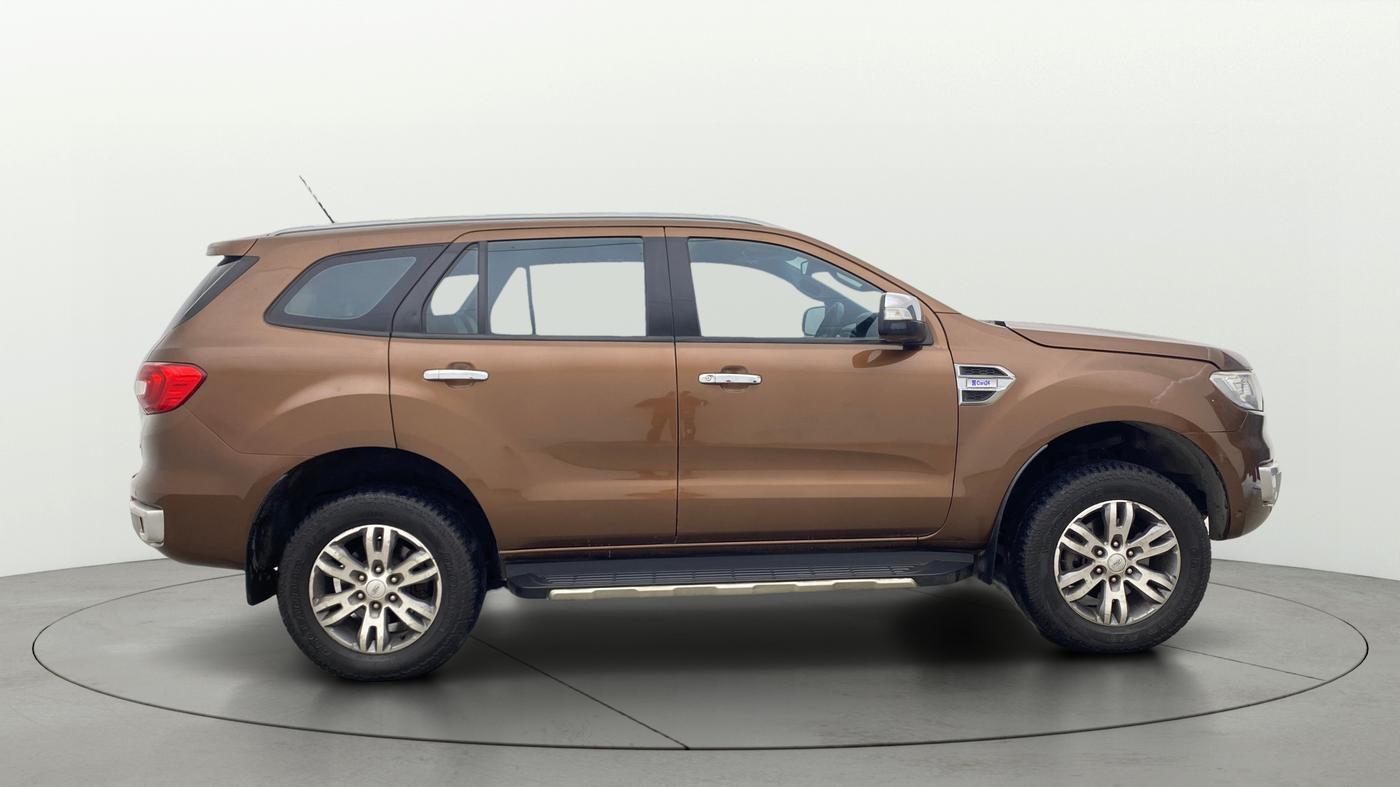 2017 Ford Endeavour TITANIUM 3.2 4X4 AT, Diesel, Automatic, 1,35,440 km, Right Side View