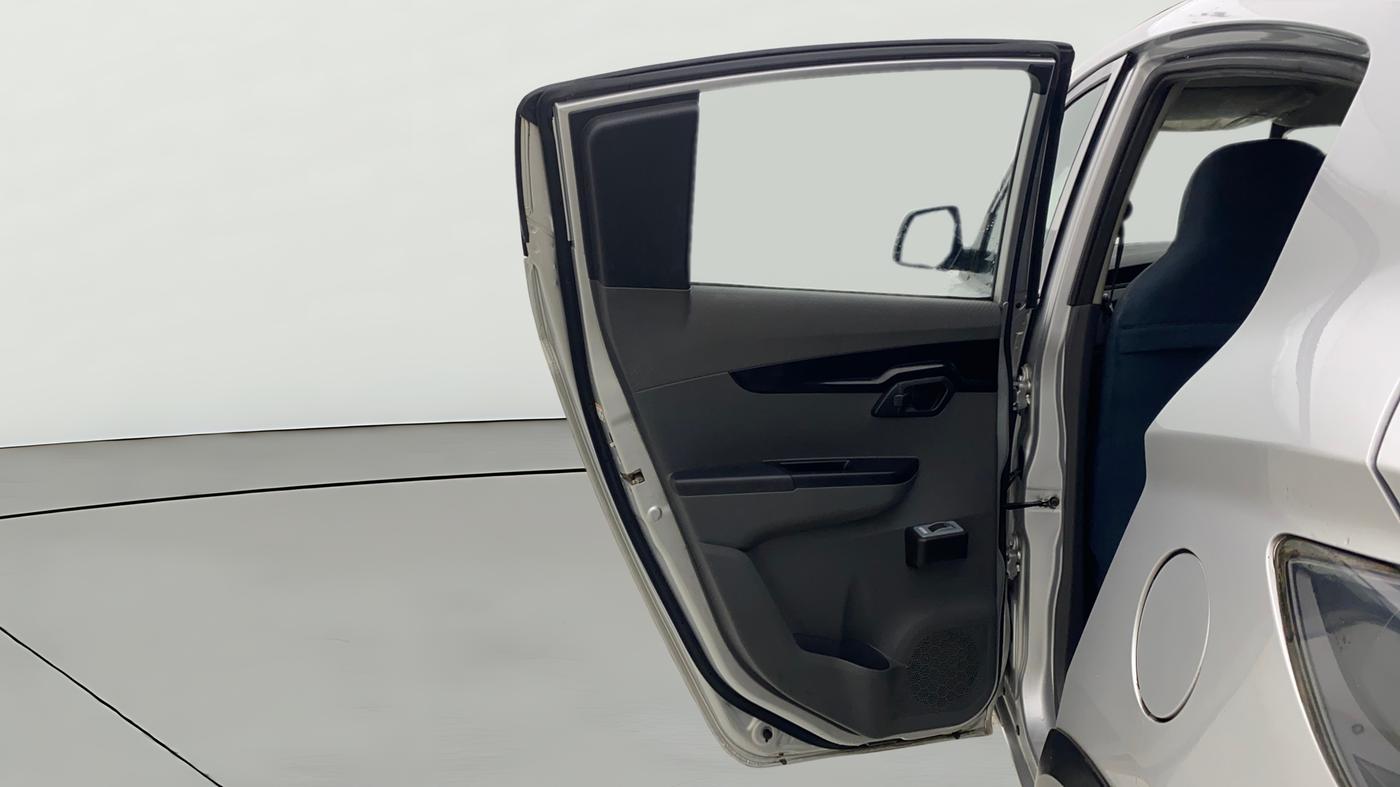2020 Mahindra KUV 100 NXT K2+ P 6 STR, Petrol, Manual, 25,706 km, LHS Rear Door