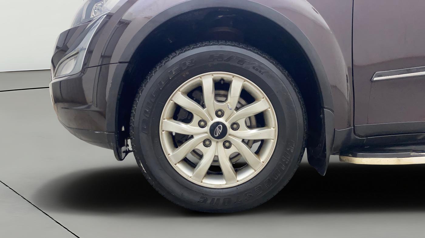2016 Mahindra XUV500 W10 AT, Diesel, Automatic, 1,15,749 km, Left Front Wheel