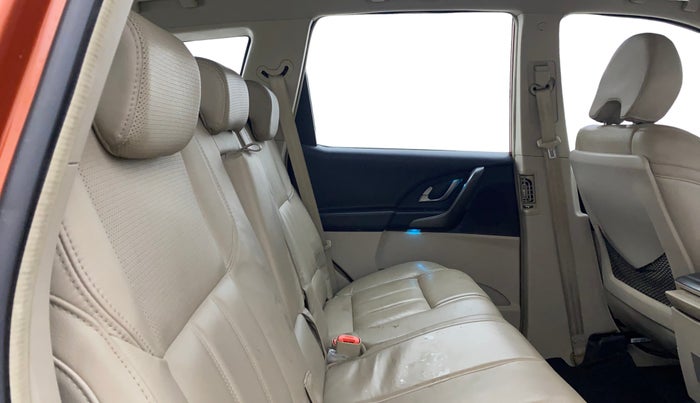 2016 Mahindra XUV500 W10 AWD AT, Diesel, Automatic, 73,395 km, Right Side Rear Door Cabin