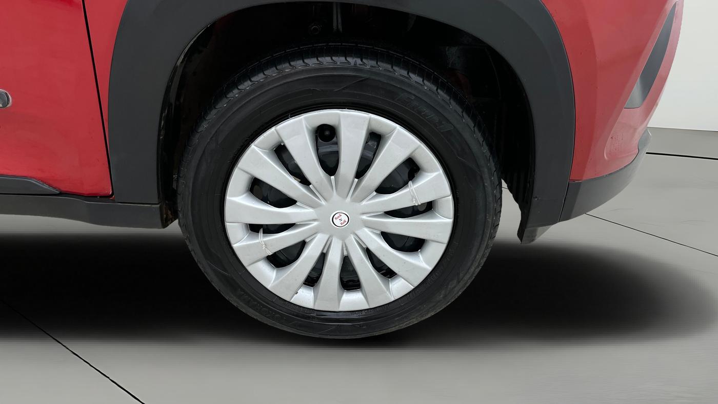 2018 Mahindra KUV 100 NXT K6+ P 6 STR, Petrol, Manual, 68,665 km, Right Front Wheel