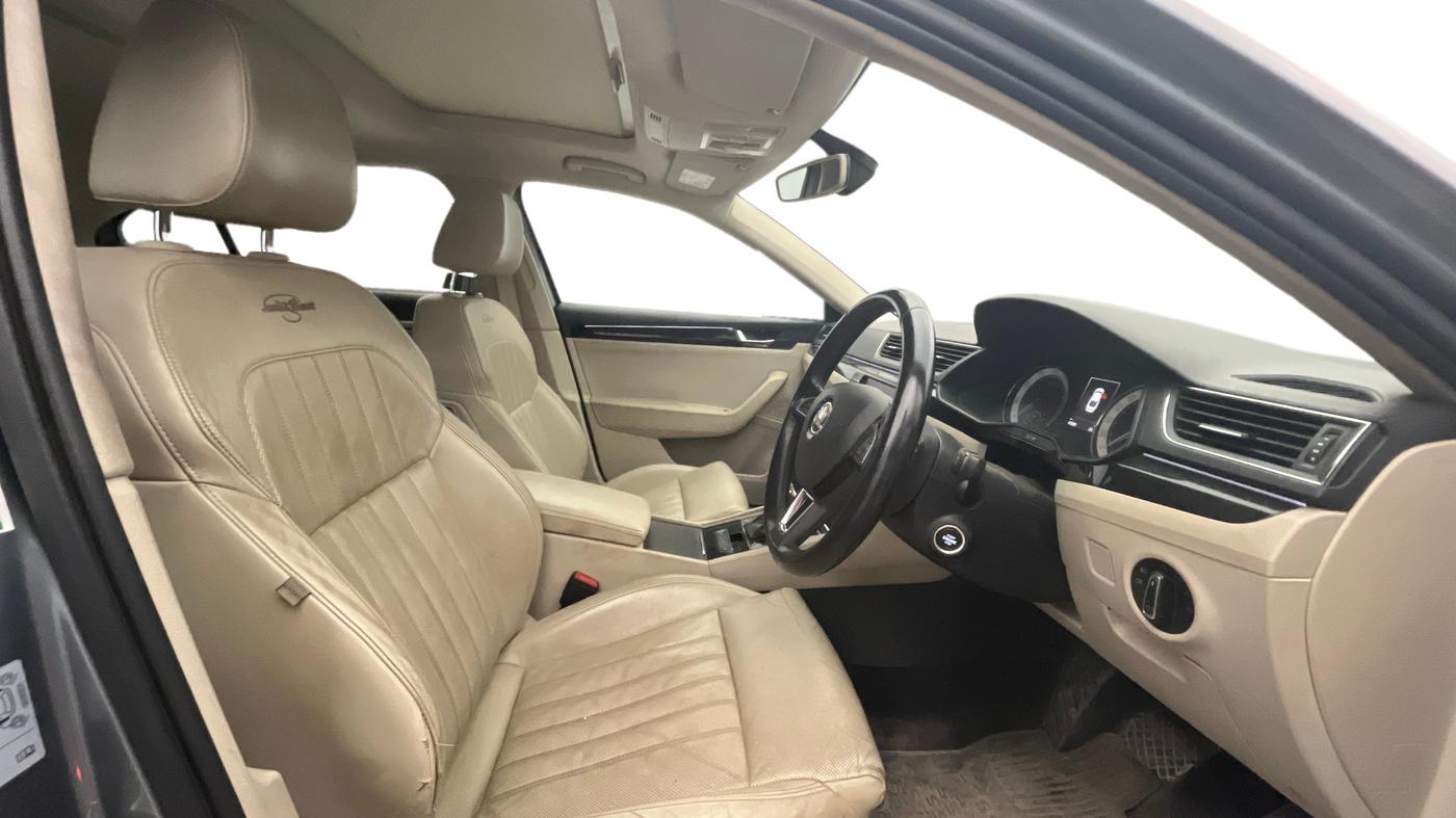 2017 Skoda Superb L&K 1.8 TSI AT, Petrol, Automatic, 47,070 km, Right Side Front Door Cabin