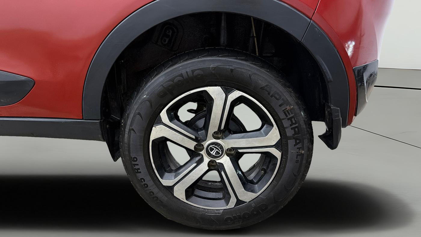2018 Tata NEXON XM PETROL, CNG, Manual, 1,04,939 km, Left Rear Wheel