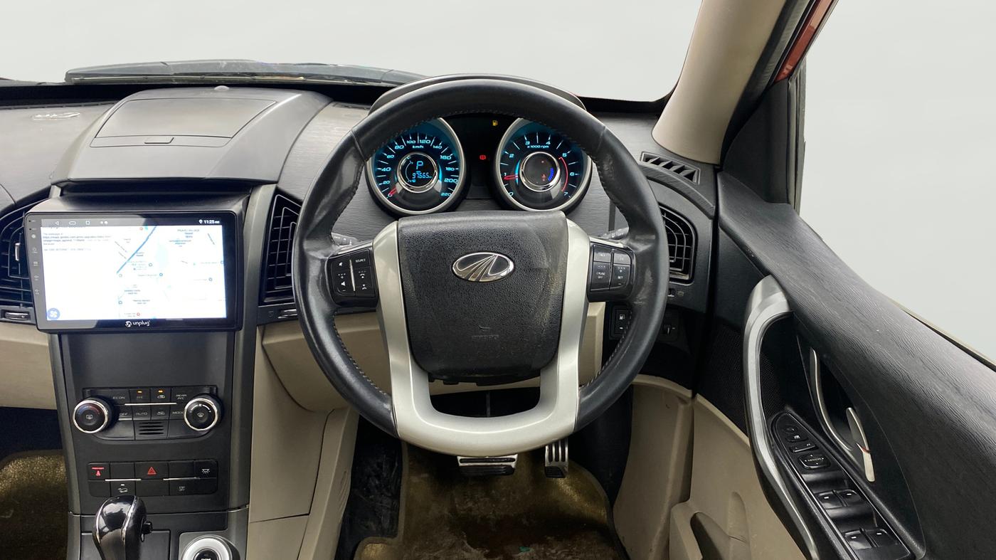 2017 Mahindra XUV500 W10 AT, Diesel, Automatic, 97,664 km, Steering Wheel Close Up