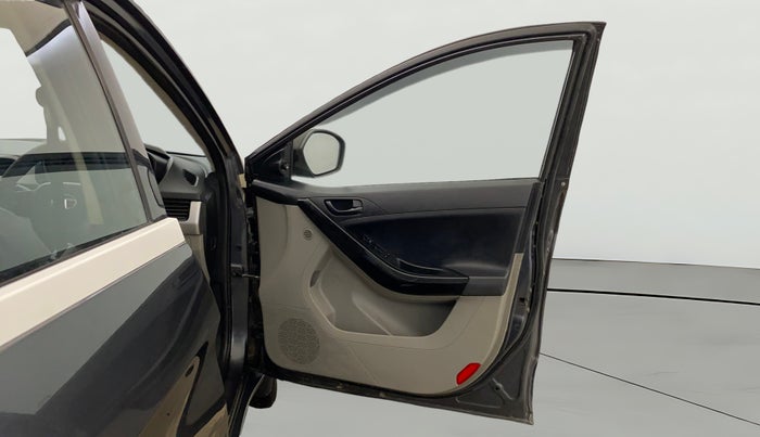 2018 Tata NEXON XM PETROL, CNG, Manual, 1,37,512 km, RHS Front Door