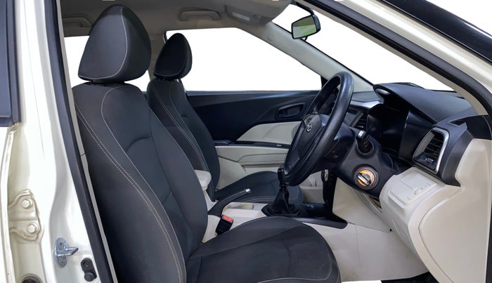 2019 Mahindra XUV300 W6 1.2 PETROL, Petrol, Manual, 83,366 km, Right Side Front Door Cabin