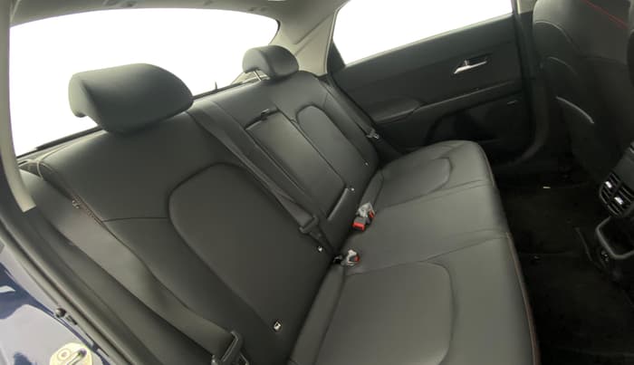 2024 Hyundai Verna SX (O) 1.5 TURBO PETROL DCT, Petrol, Automatic, 7,501 km, Right Side Rear Door Cabin