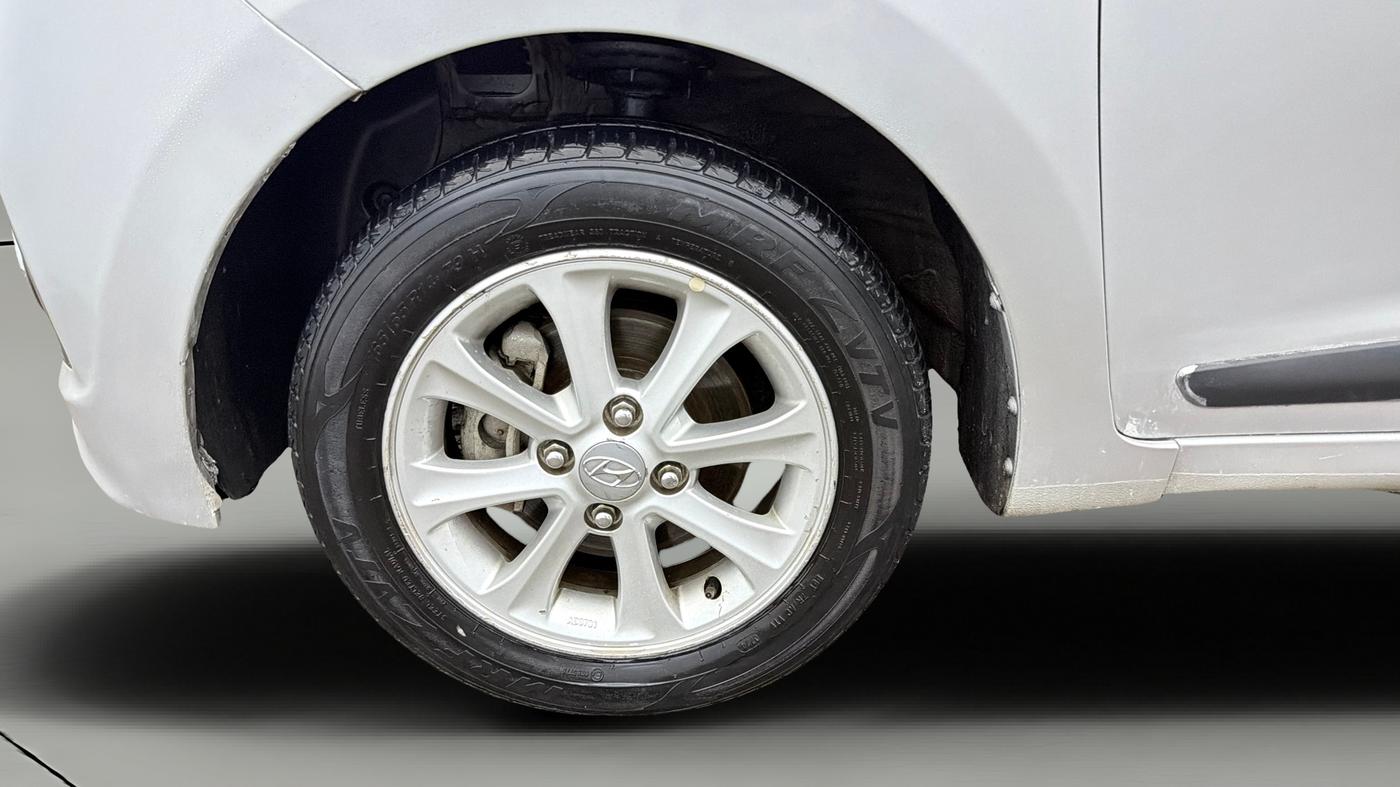 2016 Hyundai Grand i10 ASTA AT 1.2 KAPPA VTVT, Petrol, Automatic, 65,031 km, Left Front Wheel