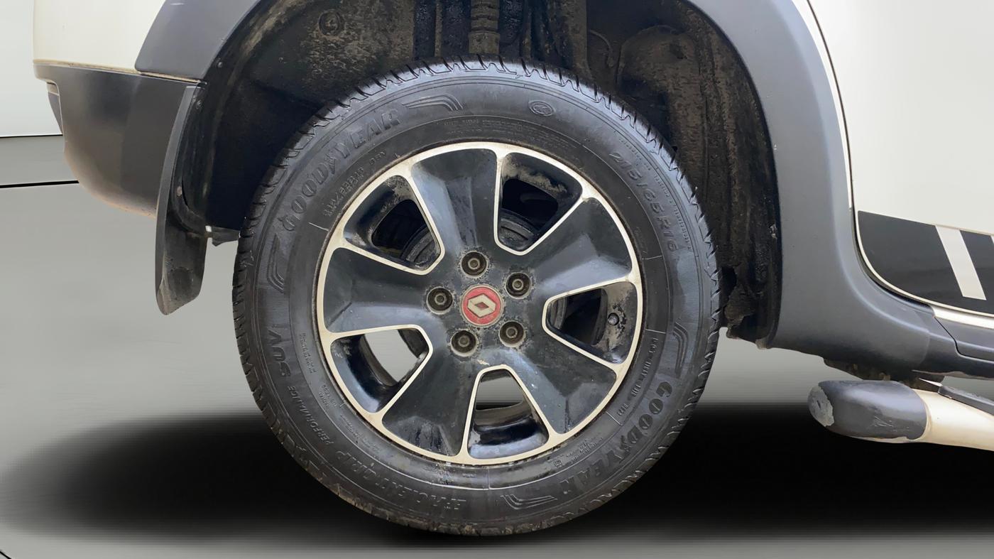 2018 Renault Duster RXS CVT, Petrol, Automatic, 30,921 km, Right Rear Wheel