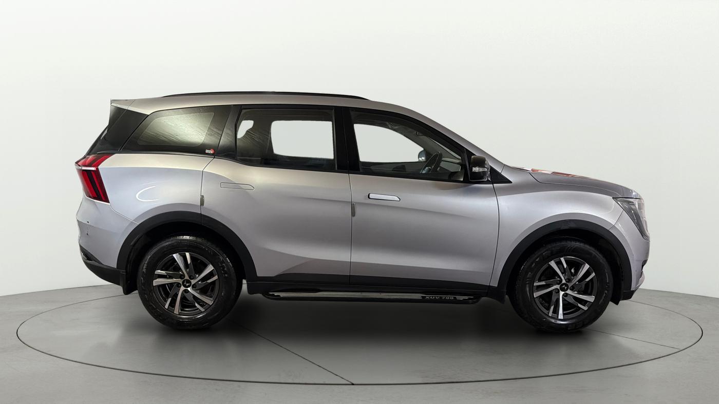 2025 Mahindra XUV700 AX 5 P MT 7 STR, Petrol, Manual, 30,585 km, Right Side View