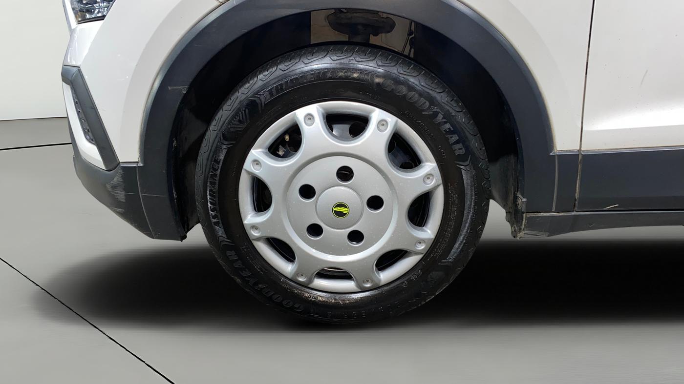 2022 Skoda KUSHAQ ACTIVE 1.0L TSI MT, Petrol, Manual, 28,539 km, Left Front Wheel