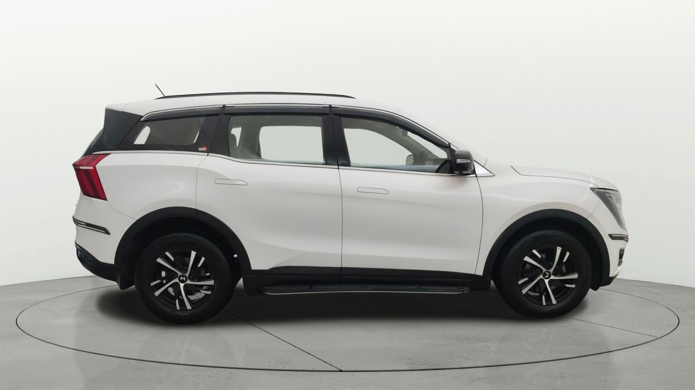 2022 Mahindra XUV700 MX P MT 5 STR, Petrol, Manual, 12,995 km, Right Side View