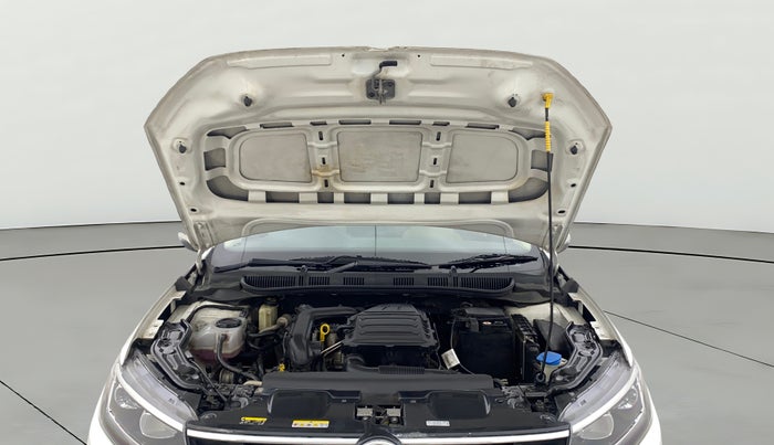 2023 Volkswagen VIRTUS TOPLINE TSI 1.0 MT, Petrol, Manual, 45,319 km, Open Bonet