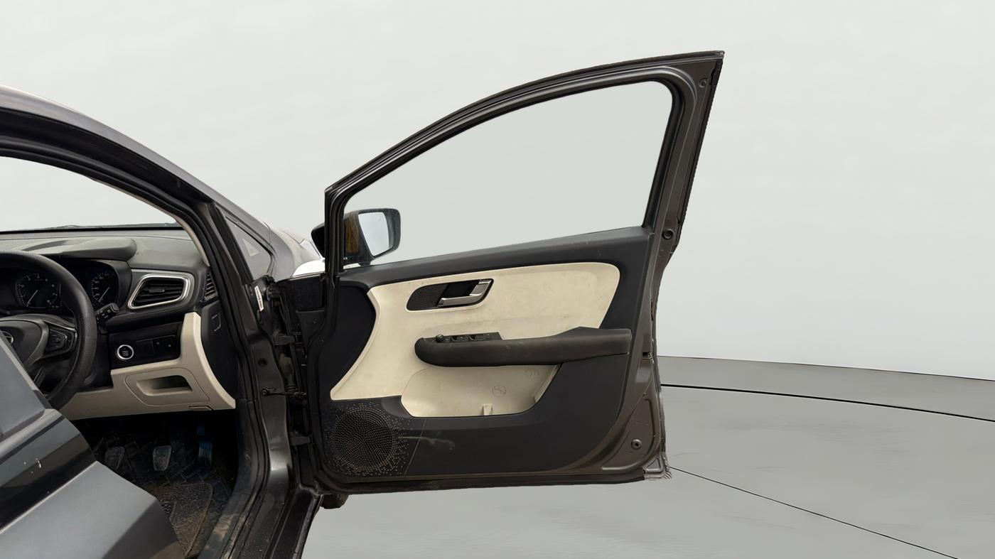 2022 Tata ALTROZ XZ PETROL, Petrol, Manual, 68,741 km, RHS Front Door