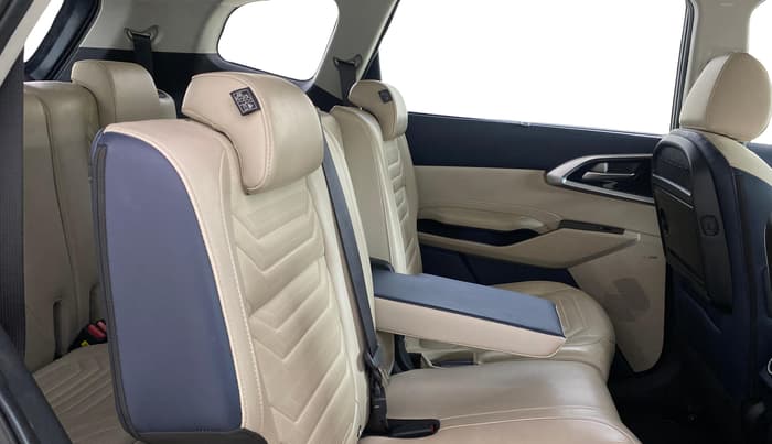2024 KIA CARENS LUXURY PLUS 1.5 DIESEL AT 7 STR, Diesel, Automatic, 8,072 km, Right Side Rear Door Cabin