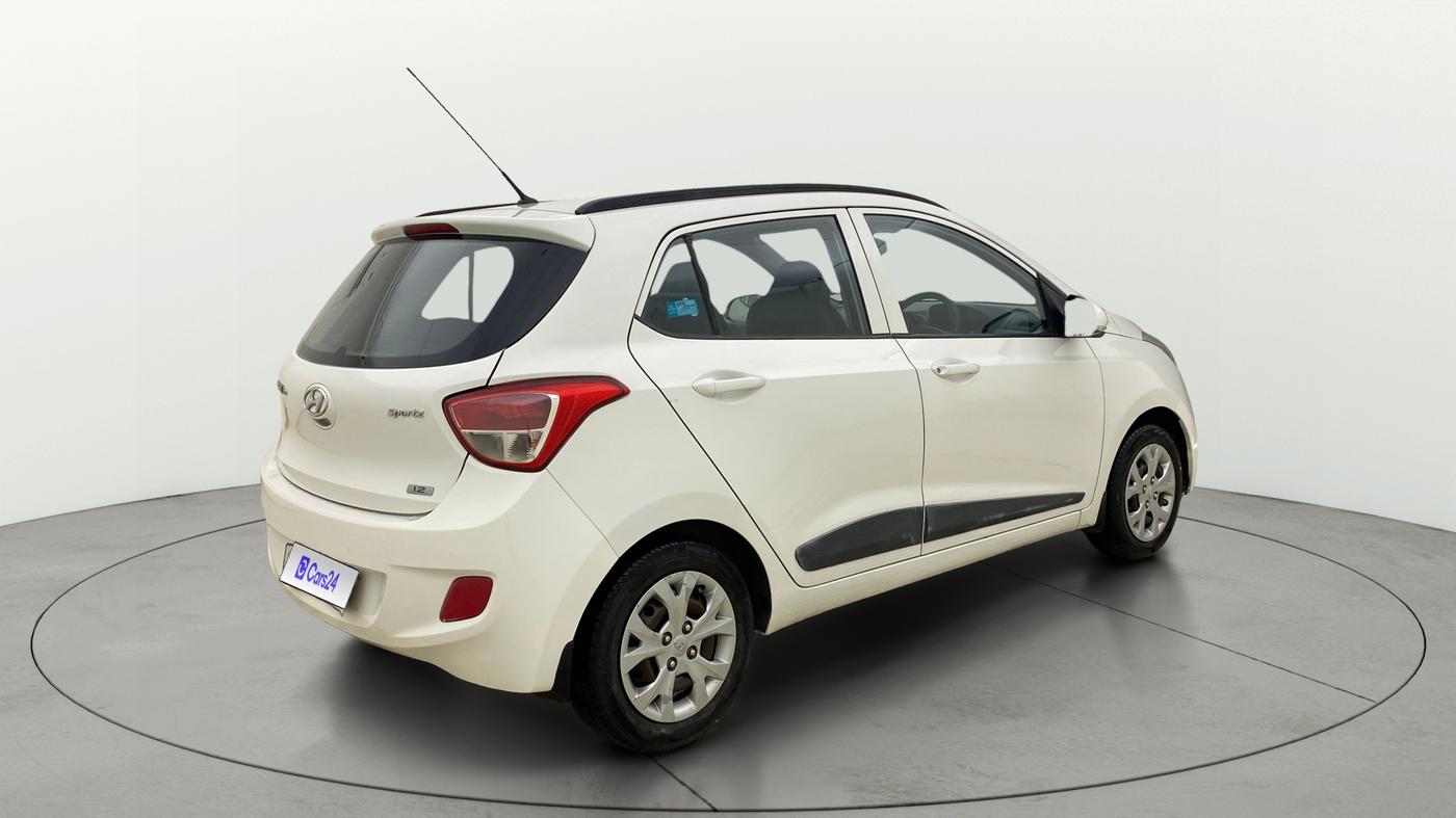 2016 Hyundai Grand i10 SPORTZ 1.2 KAPPA VTVT, CNG, Manual, 79,545 km, Right Back Diagonal