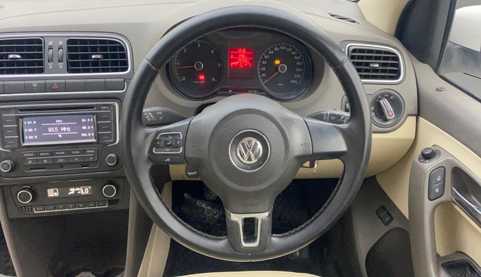 2013 Volkswagen Vento HIGHLINE DIESEL 1.6, Diesel, Manual, 70,042 km, Steering Wheel Close Up