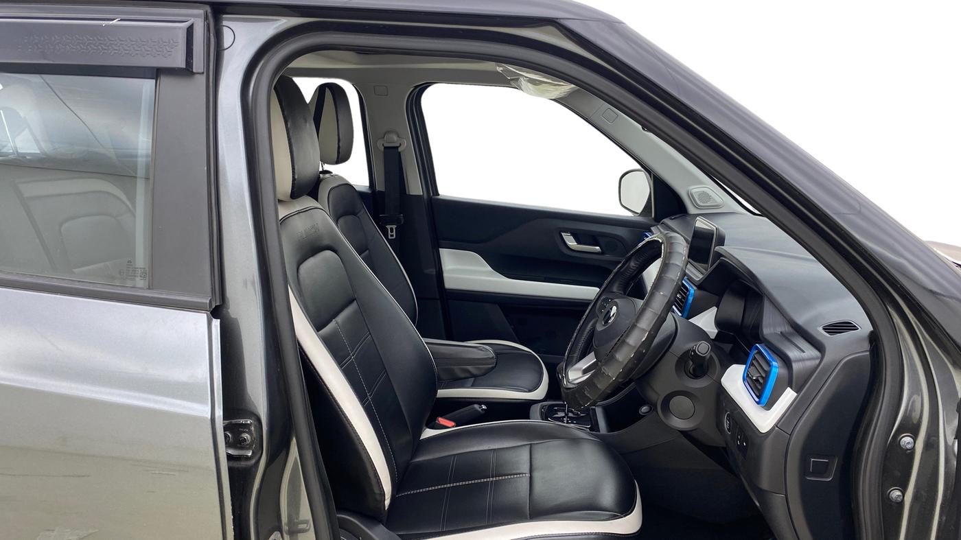 2024 Tata PUNCH Creative Dual Tone AMT Sunroof , Petrol, Automatic, 14,120 km, Right Side Front Door Cabin